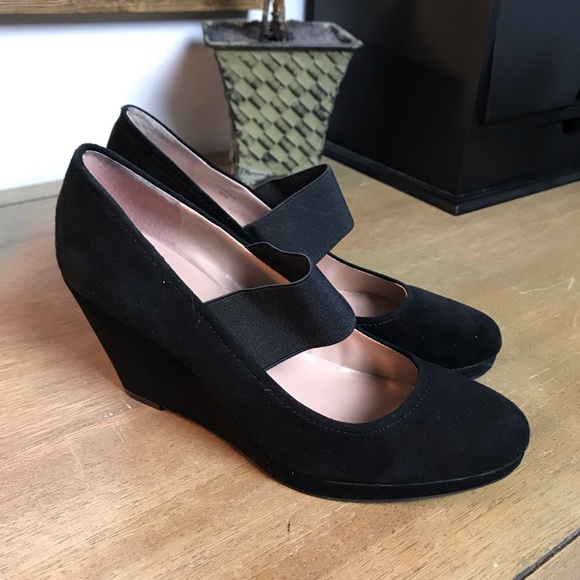tahari wedges